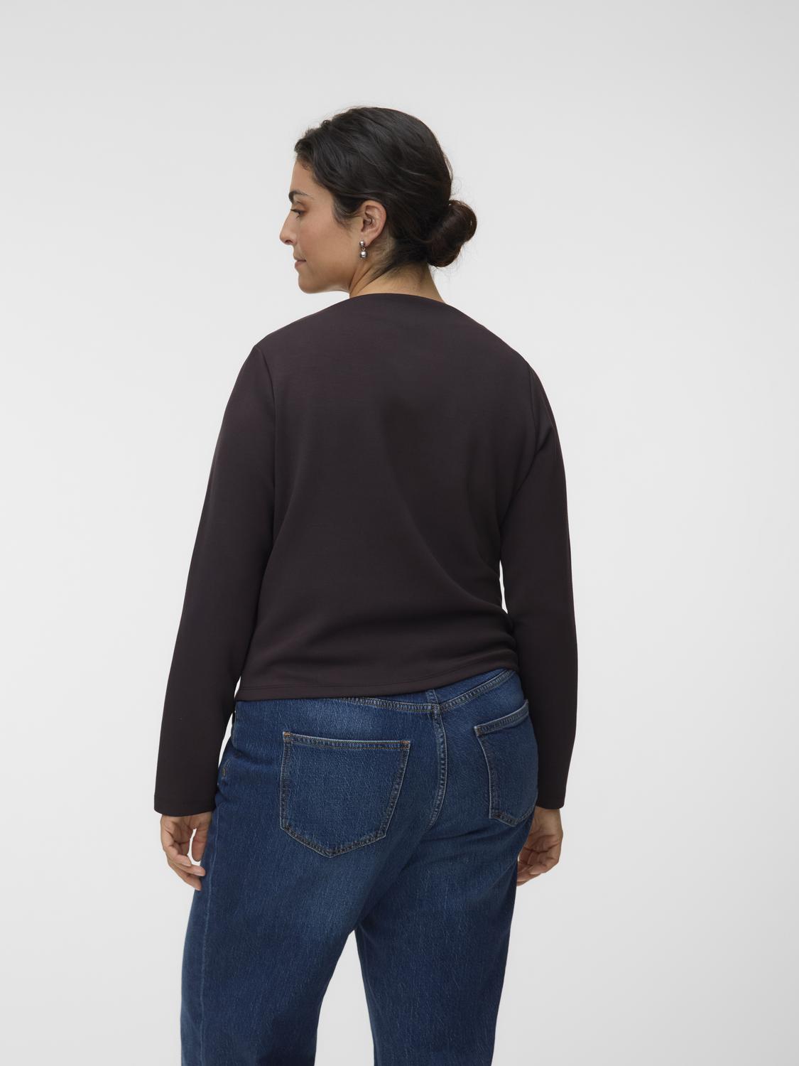 model_shot-back